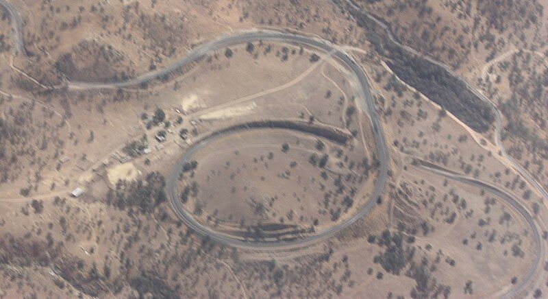 File:Kluft-photo-aerial-Tehachapi-Loop-Sept-2009-Img 0214s.jpg