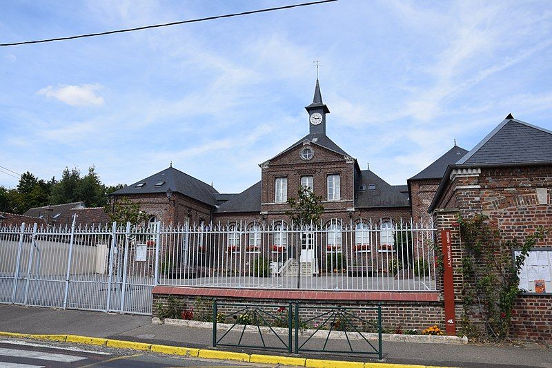 File:Lalandelle mairie 2.JPG