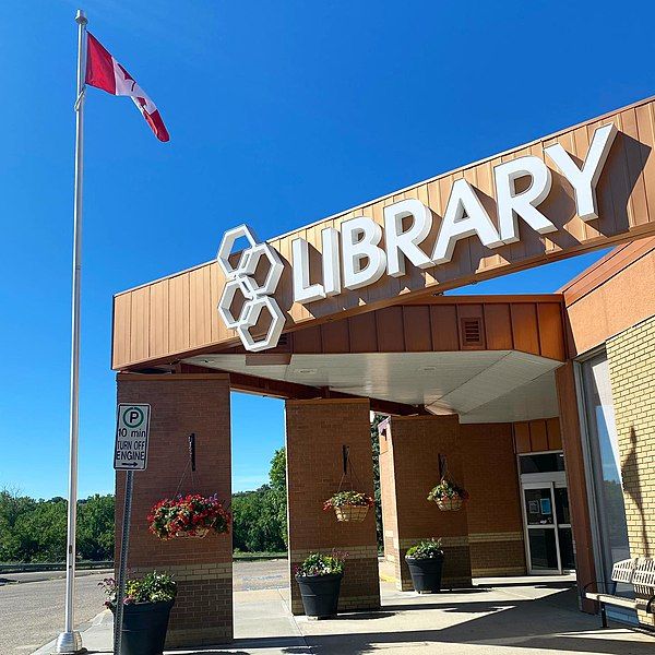 File:Medicine-Hat-Public-Library-exterior.jpg