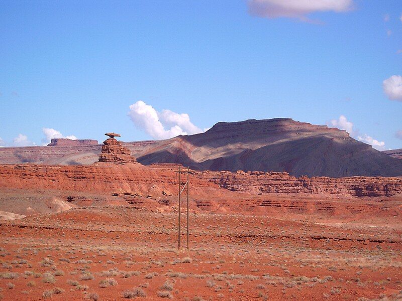 File:Mexican Hat Utah.jpg