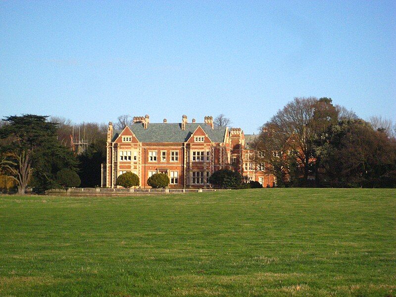 File:Nuneaton caldecotehall.jpg