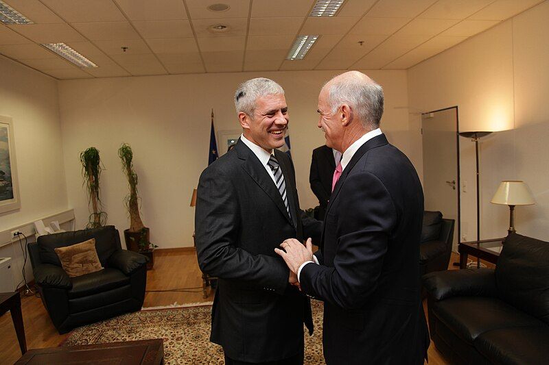 File:Papandreou-Tadic, Athens 2009.jpg