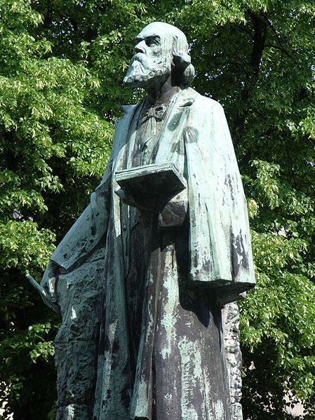 File:Pierre Cuypers statue.jpg