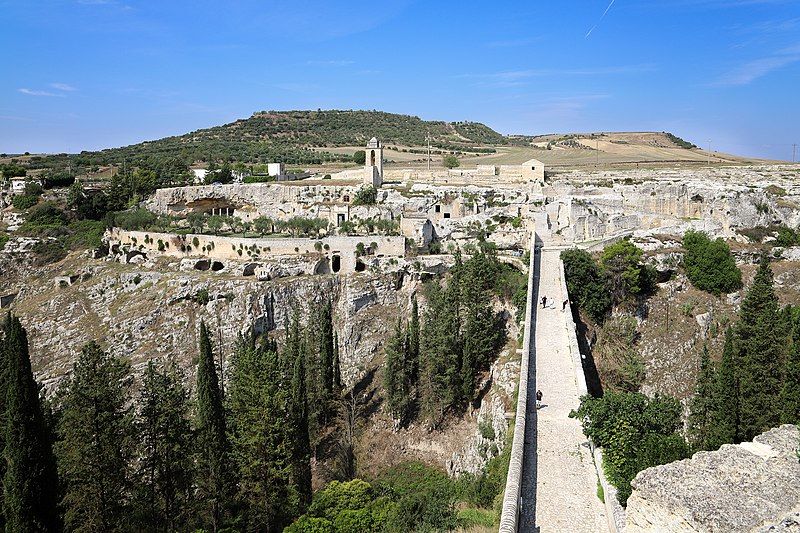 File:Ponte di Gravina.jpg