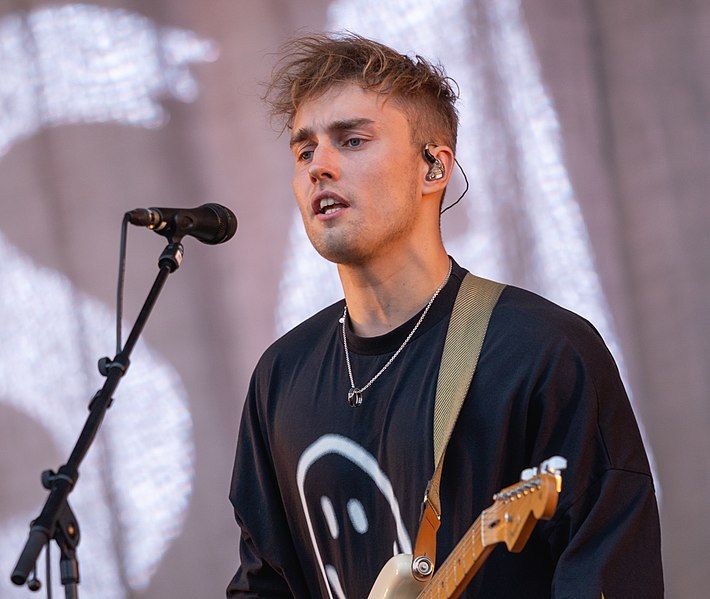 File:Sam Fender (2021).jpg