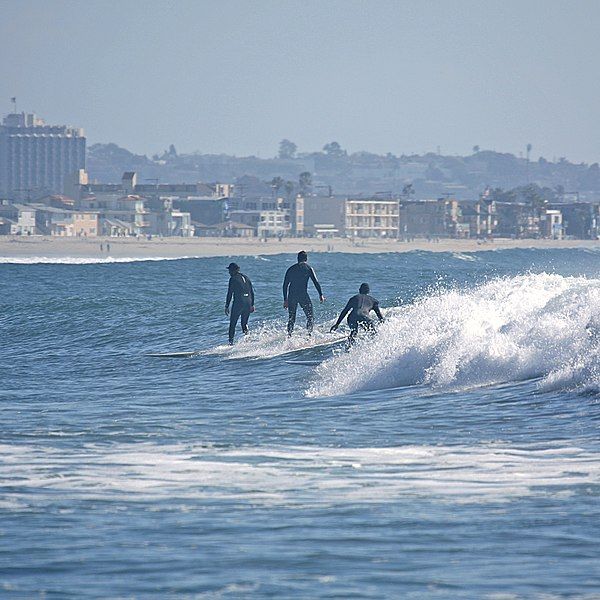 File:SurfPacificBeach.jpg