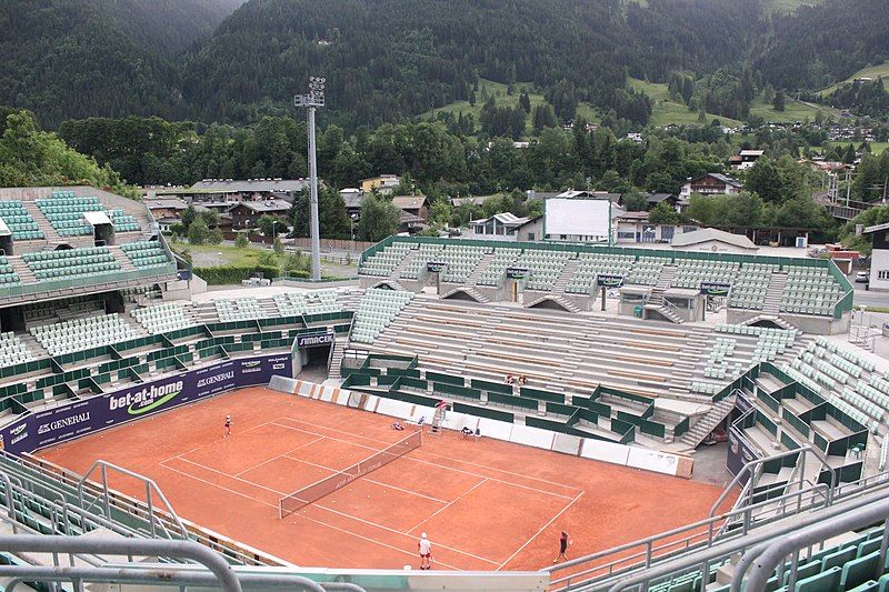 File:Tennisstadion Kitzbuehel, 2015.jpg