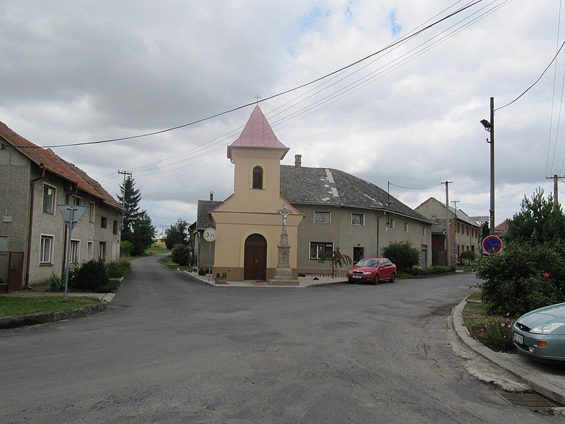 File:Tvorovice, kaple.jpg