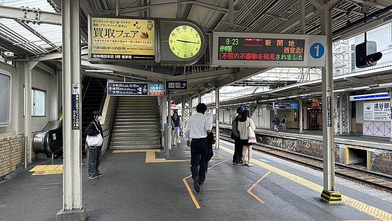 File:阪急十三駅1号線ホーム.jpg