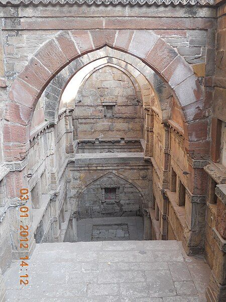 File:Amritvarshini Vav, Ahmedabad.jpg