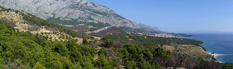 File:Biokovo and Makarska.jpg