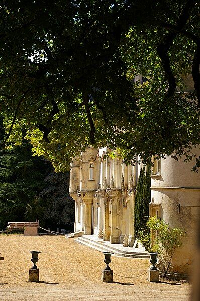 File:Chateau charbonnieres entree.JPG