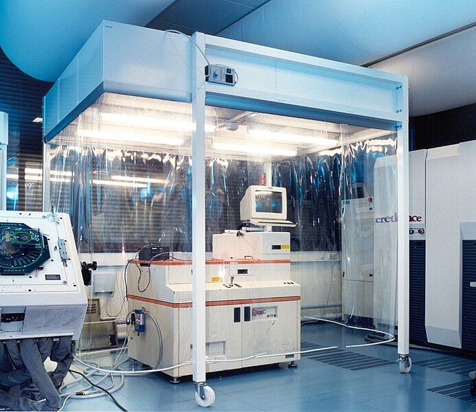 File:Cleanroom-Cabin.JPG