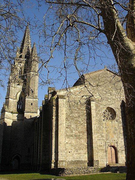 File:Collégiale d'Uzeste.JPG