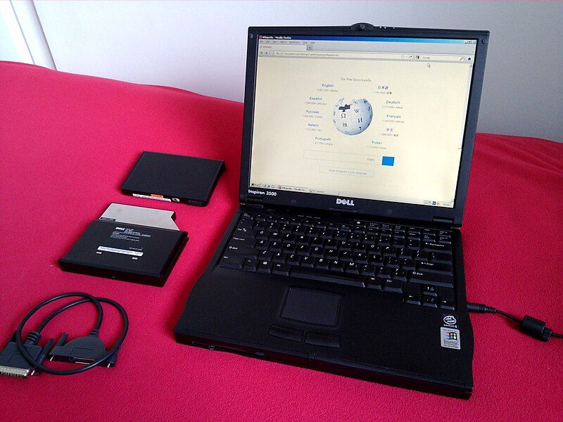 File:Dell Inspiron 3500.jpg