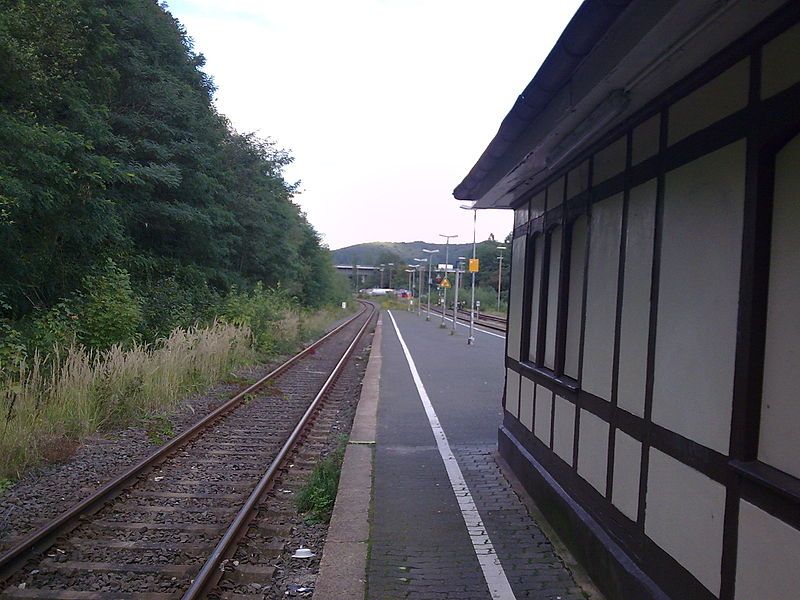 File:Dieringhausen Bahnhof.jpg