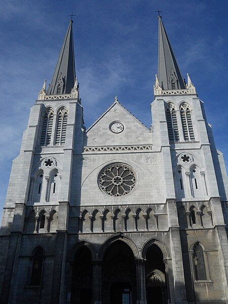 File:Eglise Saint-Jacques Pau.JPG