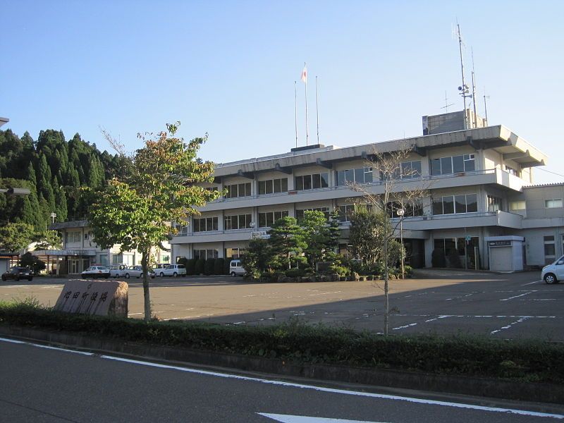 File:Ikeda Town Hall.jpg