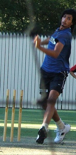 File:Ishant Sharma bowling.JPG