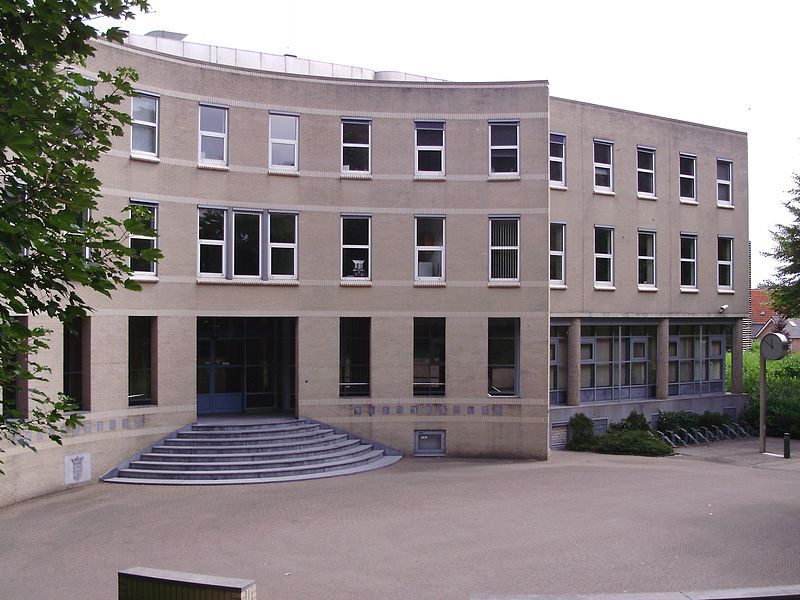 File:Joure gemeentehuis 2008.jpg