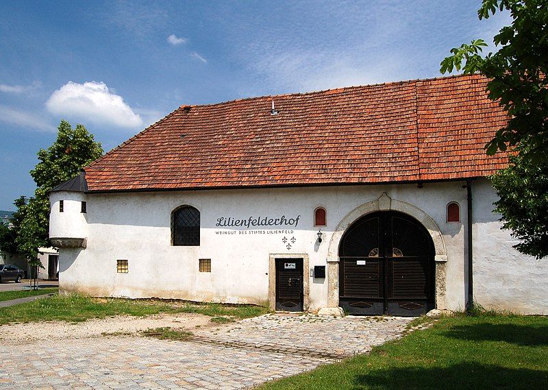 File:Lilienfelderhof, Pfaffstätten.jpg