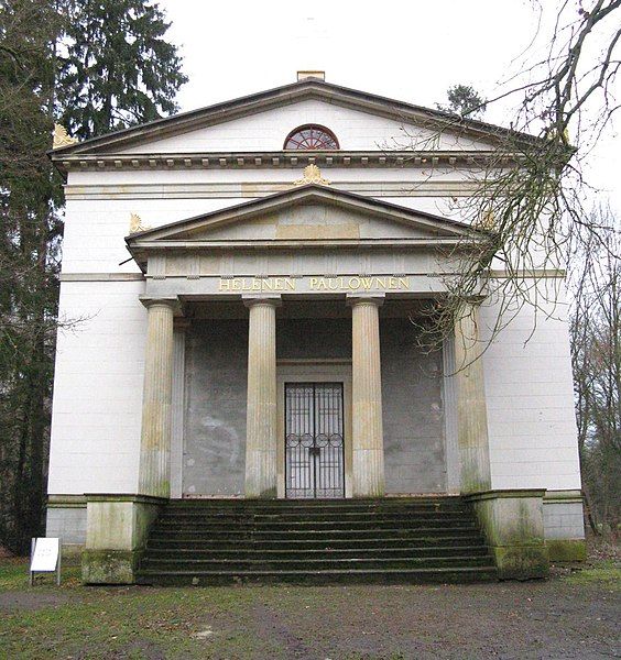 File:Ludwigslust Helenen-Paulownen-Mausoleum.jpg