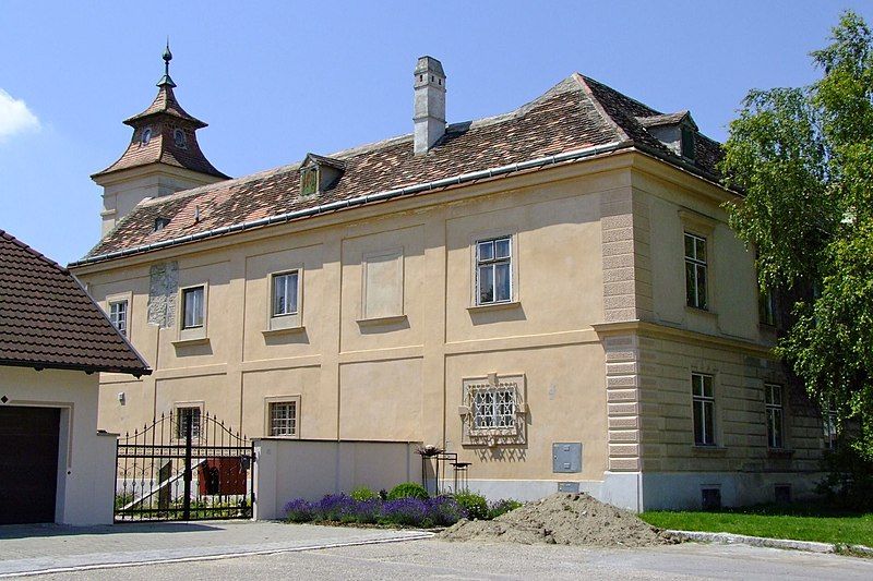 File:Niederfellabrunn Schloß 1.jpg