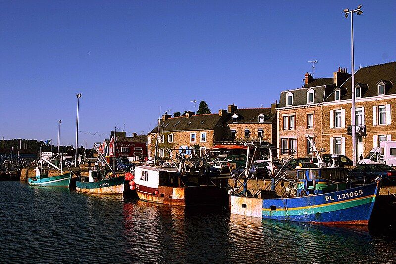 File:Paimpol Hafen 9305.jpg