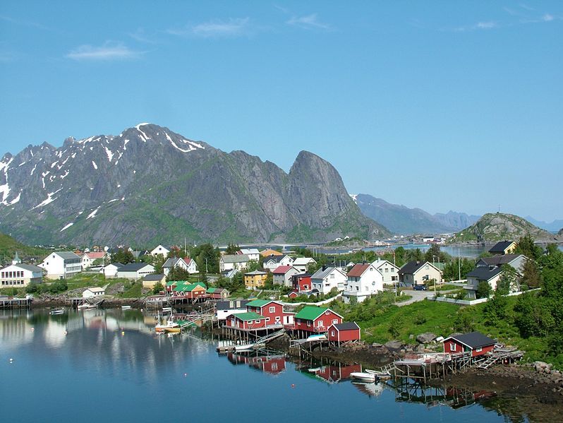 File:Reine Lofoten.jpg