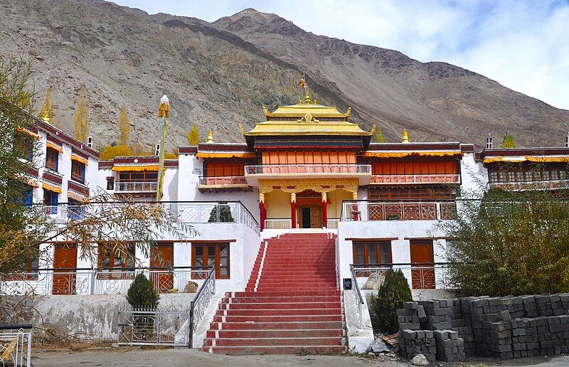 File:Samtanling Gompa.jpg