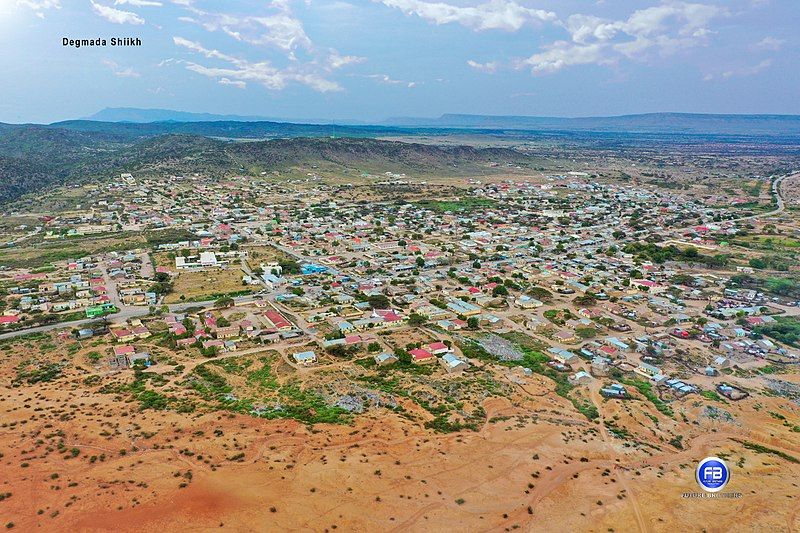 File:Sheikh town, Somaliland.jpg