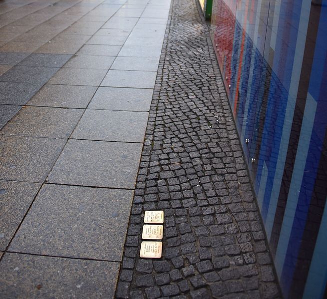 File:Stolpersteine in Berlin-Schöneberg.jpg