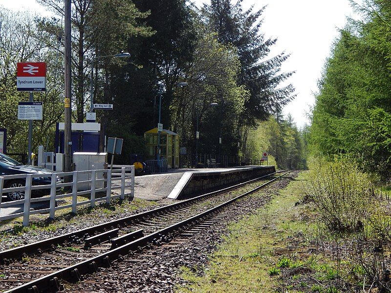 File:Tyndrum Lower station.JPG