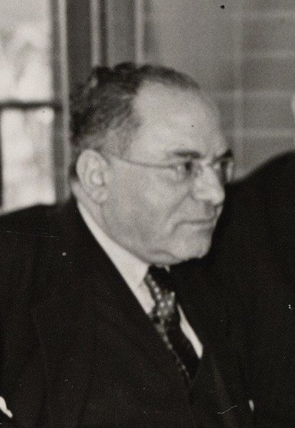 File:ArnoldvandenBergh1947.jpg