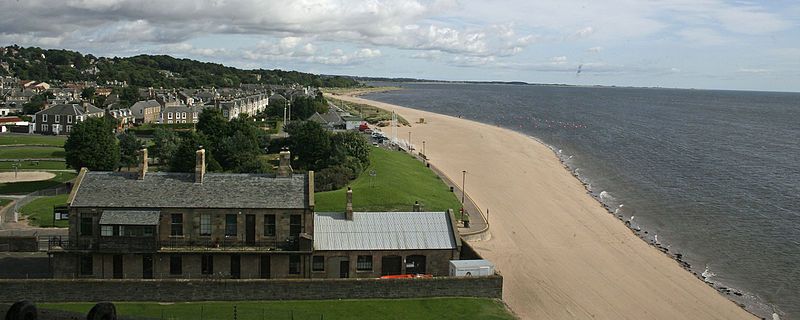 File:Broughty Ferry Beach.JPG