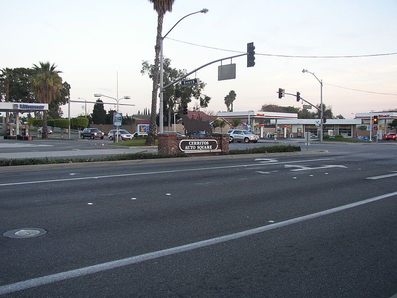 File:Cerritos Auto Square.jpg