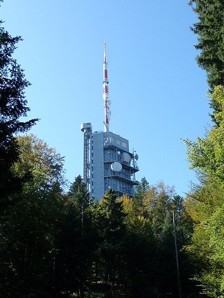 File:Fernsehturm Mont Pèlerin.JPG