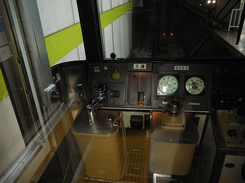 File:Keihan 6053 cabin.JPG