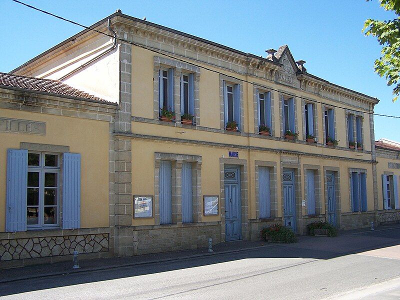 File:Léogeats Mairie.jpg