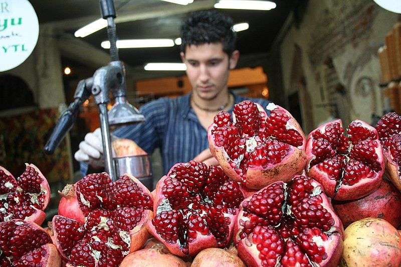 File:Makingpomegranatejuice.jpg