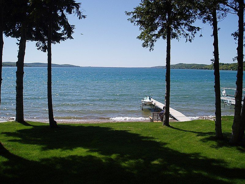 File:Michigan's Crystal Lake.jpg