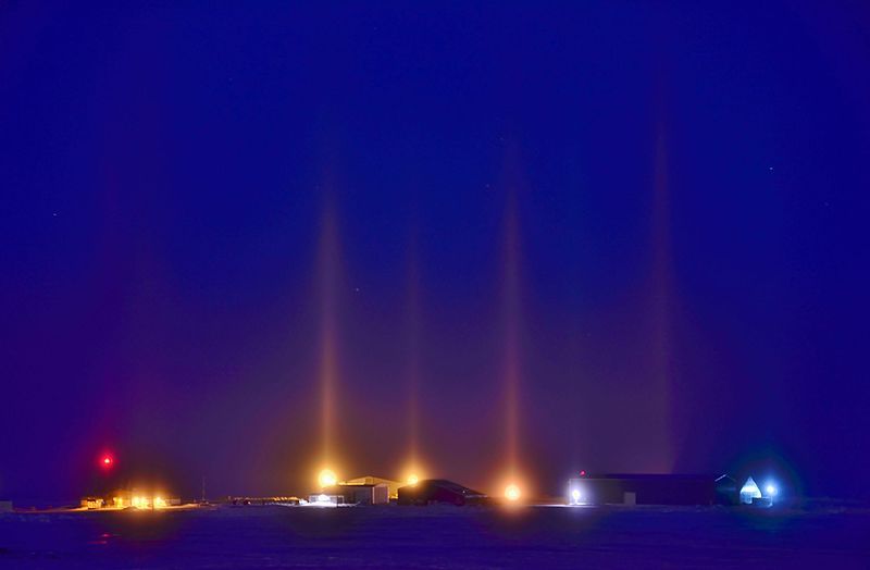 File:Nocturnal Light Pillars.jpg