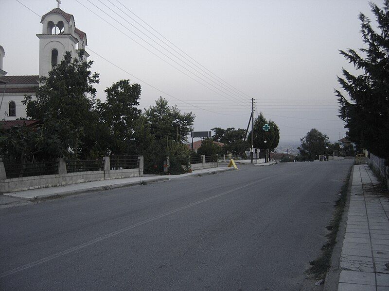 File:Palio keramidi road.jpg