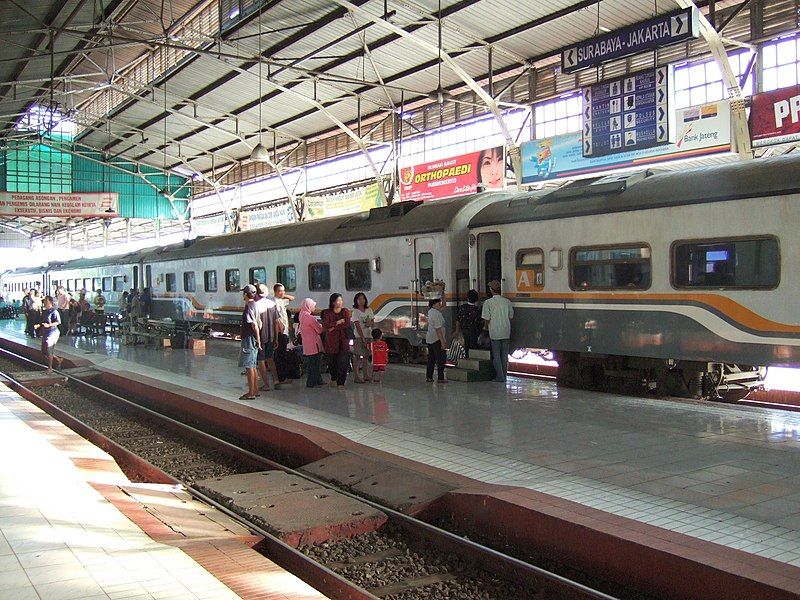 File:Purwokerto station.JPG