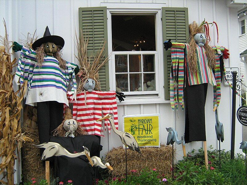 File:Scarecrows in Markham.JPG