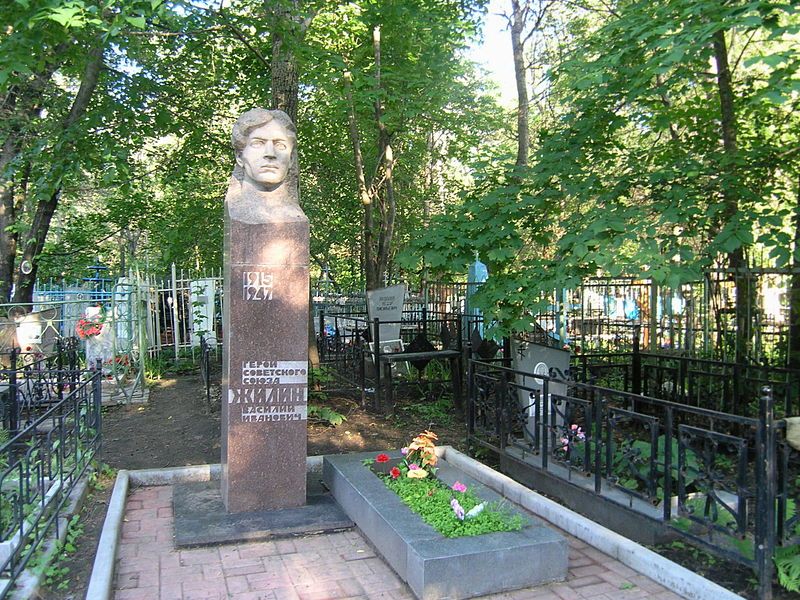 File:Vasiliy Zhilin Grave-7934.JPG