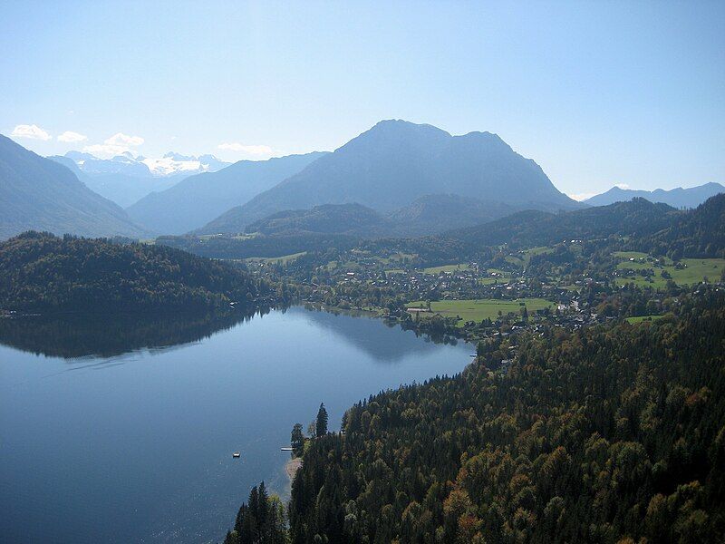 File:Altausseer und Dachstein.jpg