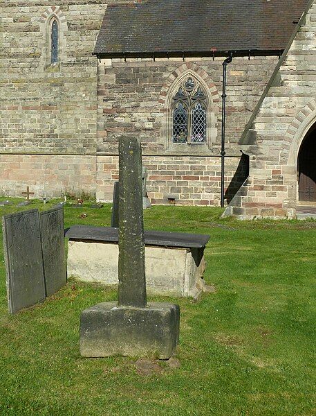 File:Churchyard Cross, Scropton.jpg