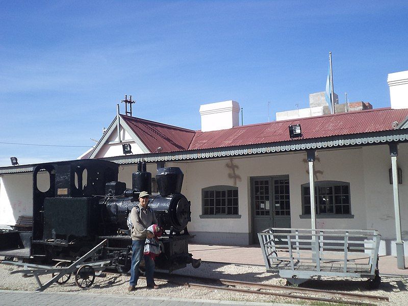 File:Estacion Trelew (cropped).JPG