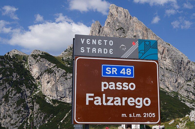 File:Falzaregopass.jpg